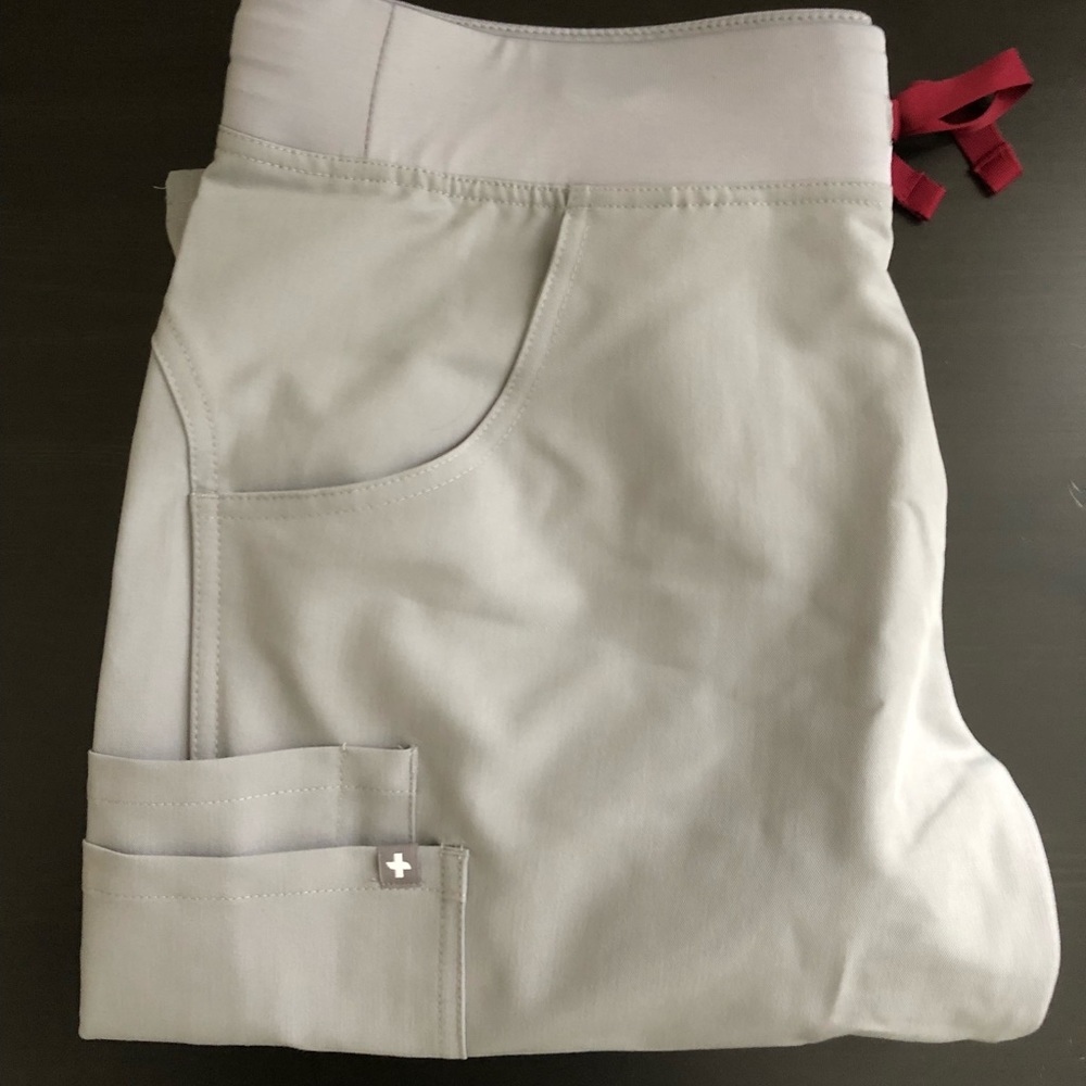 ❤️ FIGS scrub pants